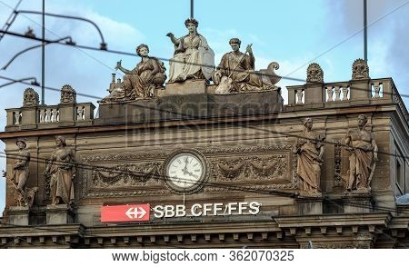 Zuerich, Switzerland - November 9, 2019. Main Railway Station. Main Entrance. The Clock Shows Exactl