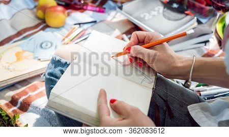 Young Beautiful Girls Drawing The Pictures In Sketchbook.