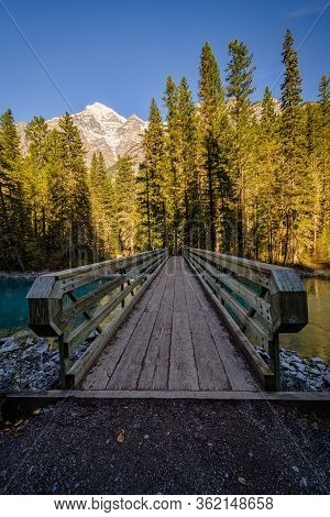Mount Robson And Whitehorn Mountain, Kinney Lake, Jasper Alberta Kanada
