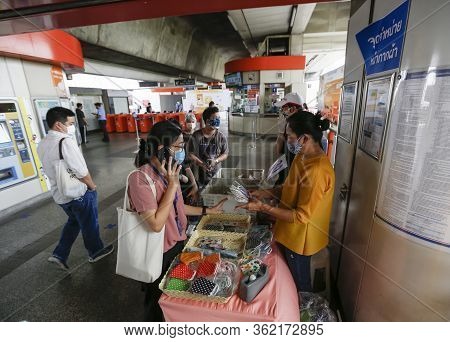 Rail Department Strictly Requires All Rail Passengers To Wear Face Masks And Leave Sufficient Space