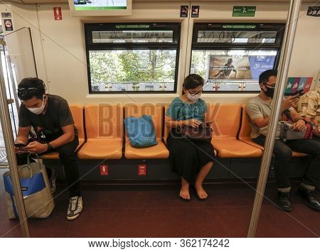 Rail Department Strictly Requires All Rail Passengers To Wear Face Masks And Leave Sufficient Space