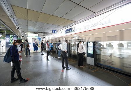 Rail Department Strictly Requires All Rail Passengers To Wear Face Masks And Leave Sufficient Space