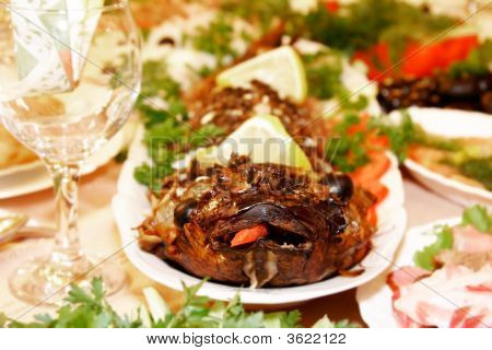 Fritto di pesce servito per pasto