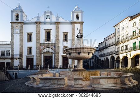 Praca Do Giraldo, Main Square Of Evora, City Of The Alentejo Region In Portugal, Famous For Its Trad