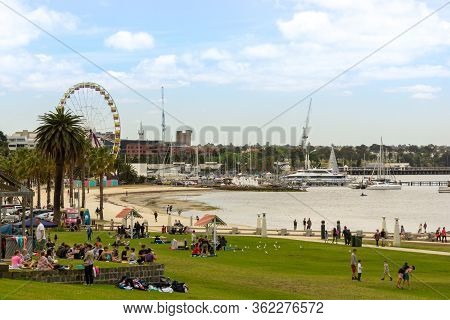 Geelong, Australia - November 11th 2018: Families And Youth On Grassed Area Overlooking Geelongs Eas