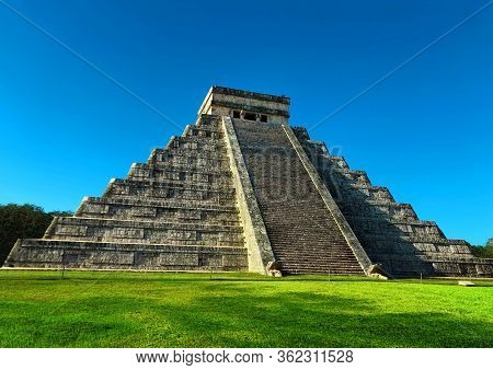 Temple Of Kukulcan Chichen Itza Pyramid Landmark Architecture