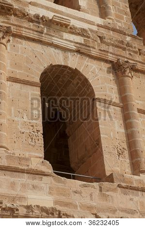Architektonické detaily o římský amfiteatr