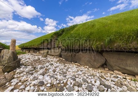 Knowth Neolithic Passage Mound Tombs In Boyne Valley, Ireland