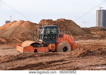 Vibration Single-cylinder Road Roller Leveling The Ground For The Foundation. Soil Compactor For Lay
