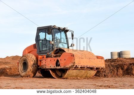 Vibration Single-cylinder Road Roller Leveling The Ground For The Foundation. Soil Compactor For Lay