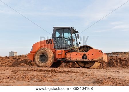 Vibration Single-cylinder Road Roller Leveling The Ground For The Foundation. Soil Compactor For Lay