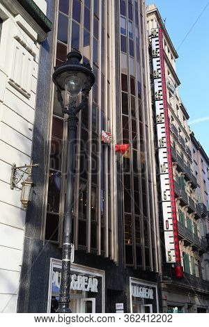 Barcelona, Spain - May 10, 2017:  This Is A House With A Thermometer In The Pedestrian Zone Of The C