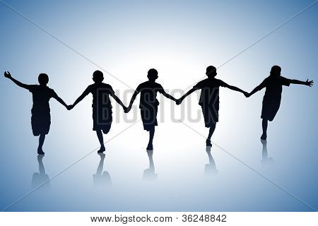 Exécutant des enfants heureux