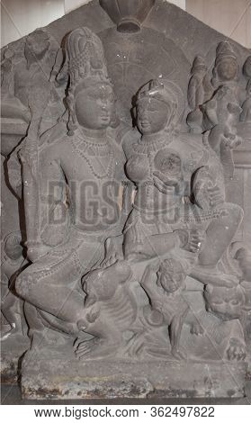 Gwalior, Madhya Pradesh/india - March 15, 2020 : Sculpture Of Shiva-parvati