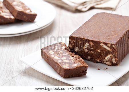 Chocolate Cake With Petit Beurre Cookies