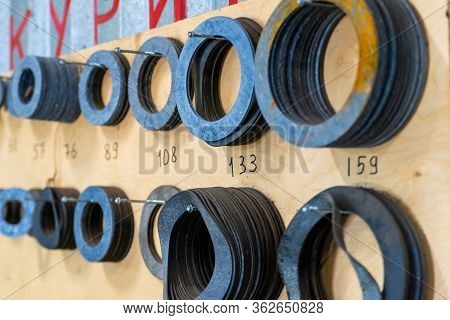 Different Sizes Piping Flange Paronite Gasket For Use In The Power, Oil And Gas Industry.