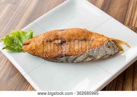 King Mackerel Fried, Indo-pacific King Mackerels, Spotted Mackerels.  Fried Fillet Of Mackerel Slide