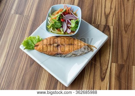 King Mackerel Fried, Indo-pacific King Mackerels, Spotted Mackerels.  Fried Fillet Of Mackerel Slide