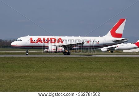 Vienna / Austria - April 18, 2019: Laudamotion Airbus A320 Oe-lob Passenger Plane Arrival And Landin
