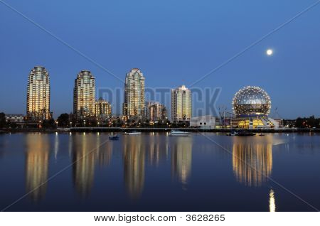 Geodéziai Dome, a tudományos világban, Vancouver éjszakai jelenet