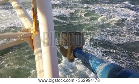 Pipe-laying Vessel With Stinger And Thruster Raised
