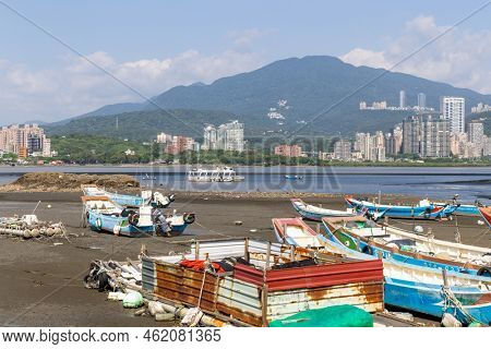 New taipei, Taiwan 08 September 2022: Low tide of the tamshui river in Taiwan Bali