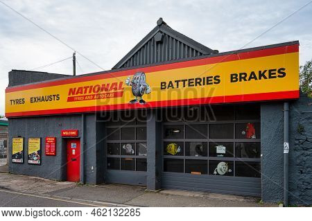 Caernarfon, Uk- July 11, 2022: National Tyres And Autocare In Caernarfon In North Wales.