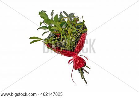 Bouquet Of Christmas Holly, Mistletoe And Fir Tree In Red Wrapping Isolated Transparent Png