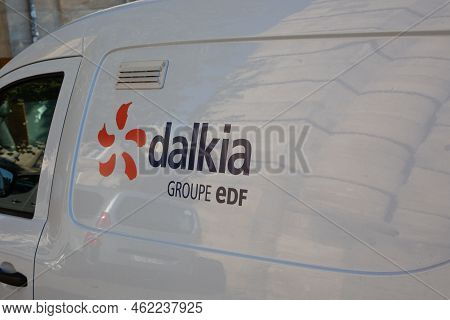 Bordeaux , Aquitaine  France - 19 09 2022 : Dalkia Groupe Edf Logo Sign And Brand Text On Side Panel
