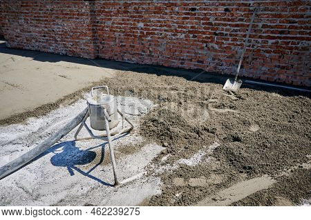 Mobile Equipment For Mixing And Supplying Cement Mixture For Manufacture Of Semi-dry Screed On The R