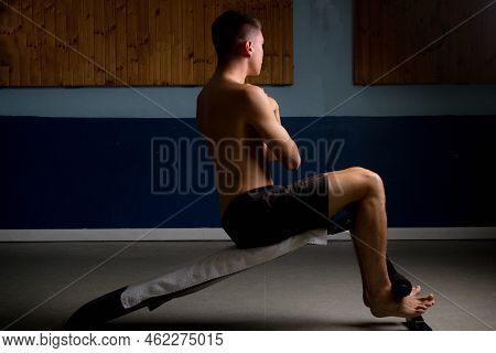 Shirtless 19 Year Old Teenage Boy Twisting When Doing Situps