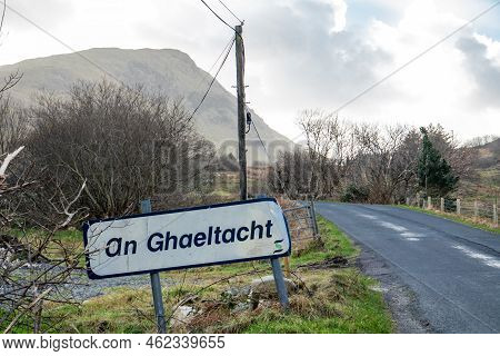 An Ghaeltacht Road Sign Explaining That Here Starts An Area Where The Irish Language Is Spoken - Tra