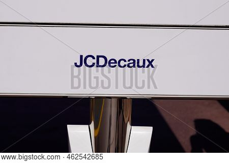 Bordeaux , Aquitaine  France - 09 01 2022 : Jcdecaux Logo Brand And Sign Text Of Multinational Corpo