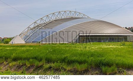 Sports Venue Building With Steel Beam Structural Support