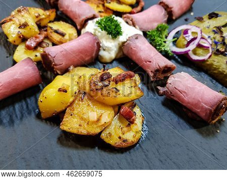 Roastbeef With Fried Potatoes And Remoulade Sauce