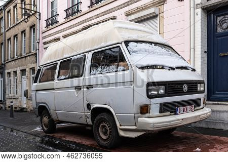 Jodoigne, Wallonia - Belgium - 01 23  2021 - Vintage White Volkswagen Van