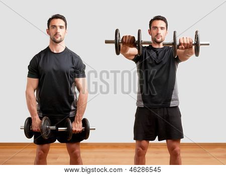 Adam dışarı Dumbbels ile çalışma