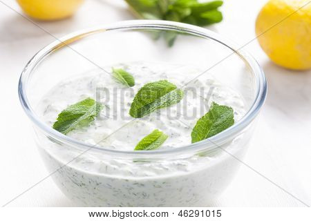 tzaziki สลัด