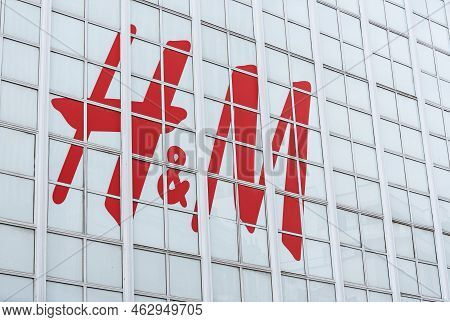 Ixelles, Brussels Capital Region - Belgium - 05 13 2021 - Wall Of A Hennes And Mauritz Fashion Store