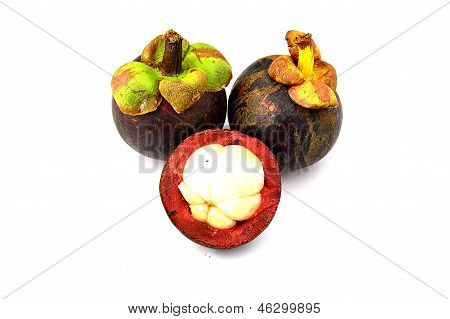Frutto mangostano e sezione trasversale