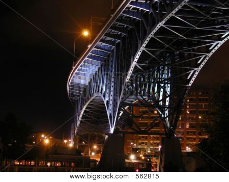 Puente de noche
