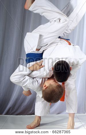Nage-waza technique in performing by two athletes