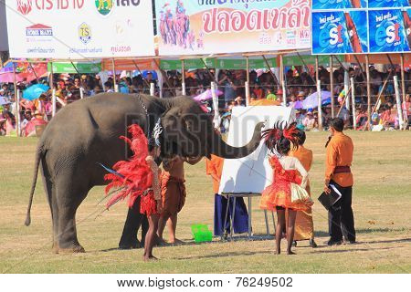 Elephant start to draw picture