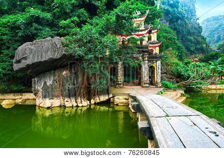 Bich Dong Pagoda Gate. Ninh Binh, Vietnam