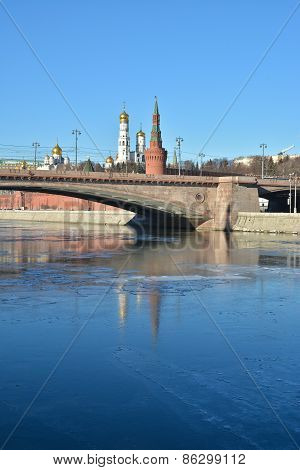 Moskvoretsky Bridge In Front Of The Moscow Kremlin.