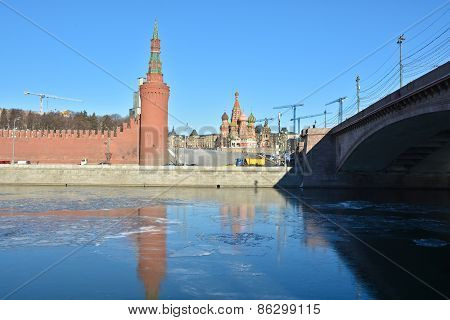 Moskvoretsky Bridge In Front Of The Moscow Kremlin.