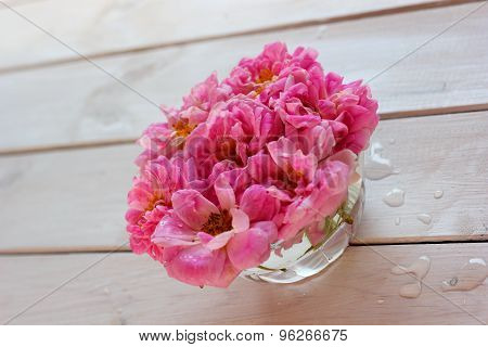 roses in a glass bowl on the table