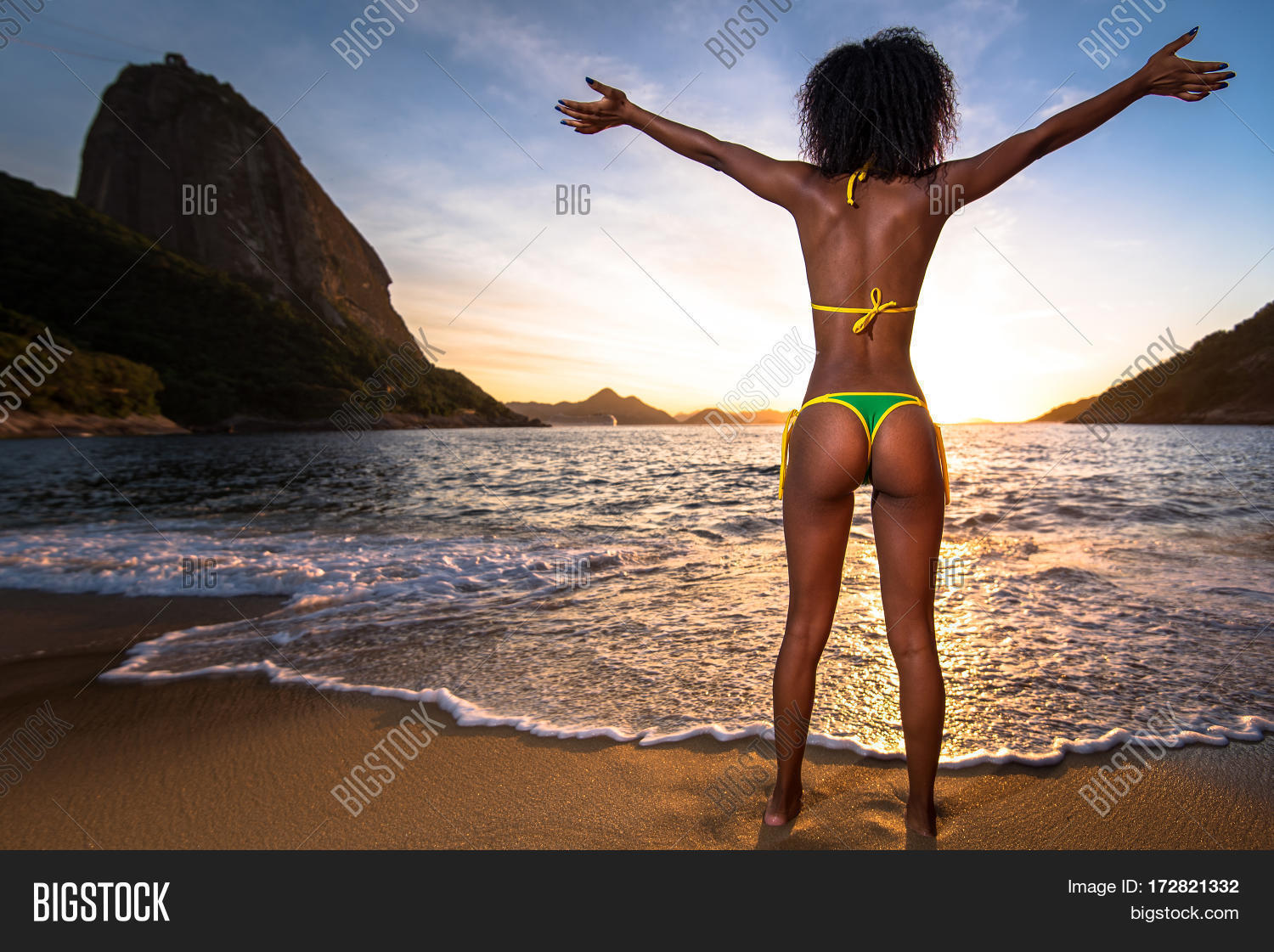 Brazilian Beach Girls