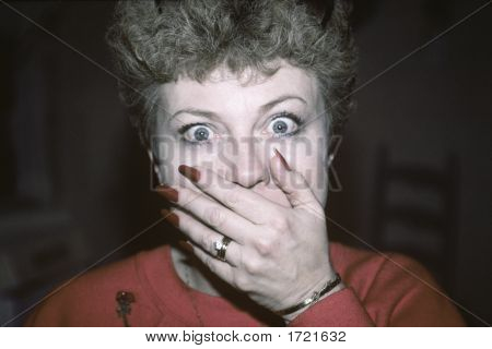 놀란된 여자 Gtg