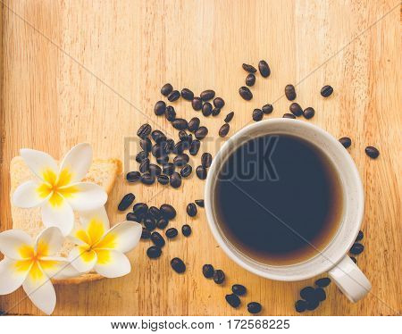 coffee bean and coffee mug on wood background